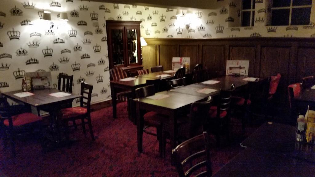 The Three Tuns Hotel Wetherspoon Thirsk Extérieur photo