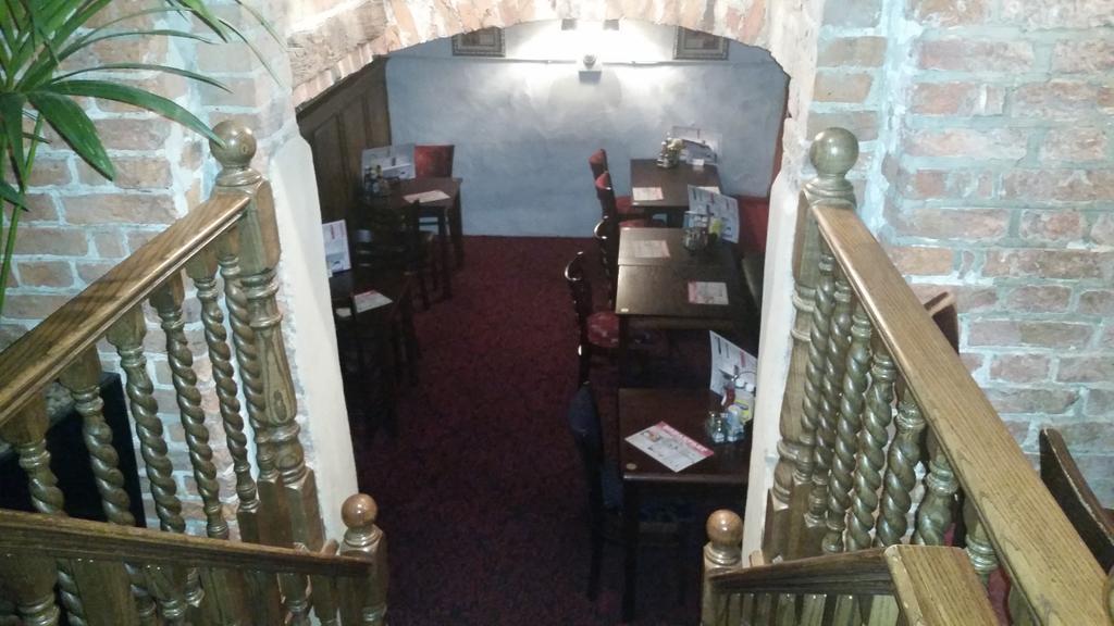 The Three Tuns Hotel Wetherspoon Thirsk Extérieur photo