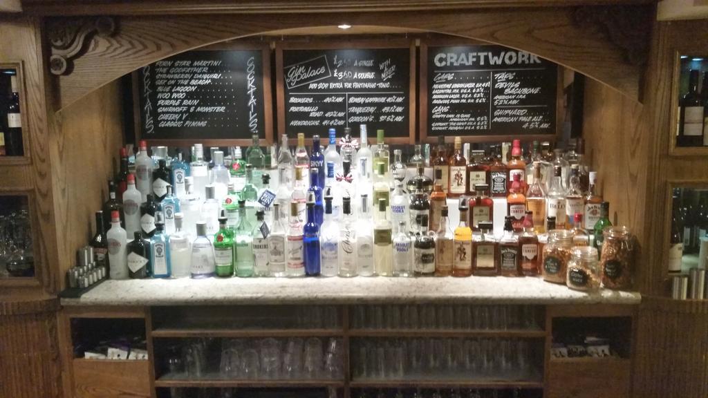 The Three Tuns Hotel Wetherspoon Thirsk Extérieur photo