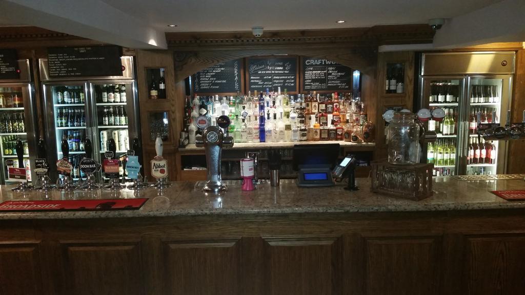 The Three Tuns Hotel Wetherspoon Thirsk Extérieur photo