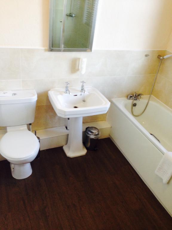 The Three Tuns Hotel Wetherspoon Thirsk Extérieur photo